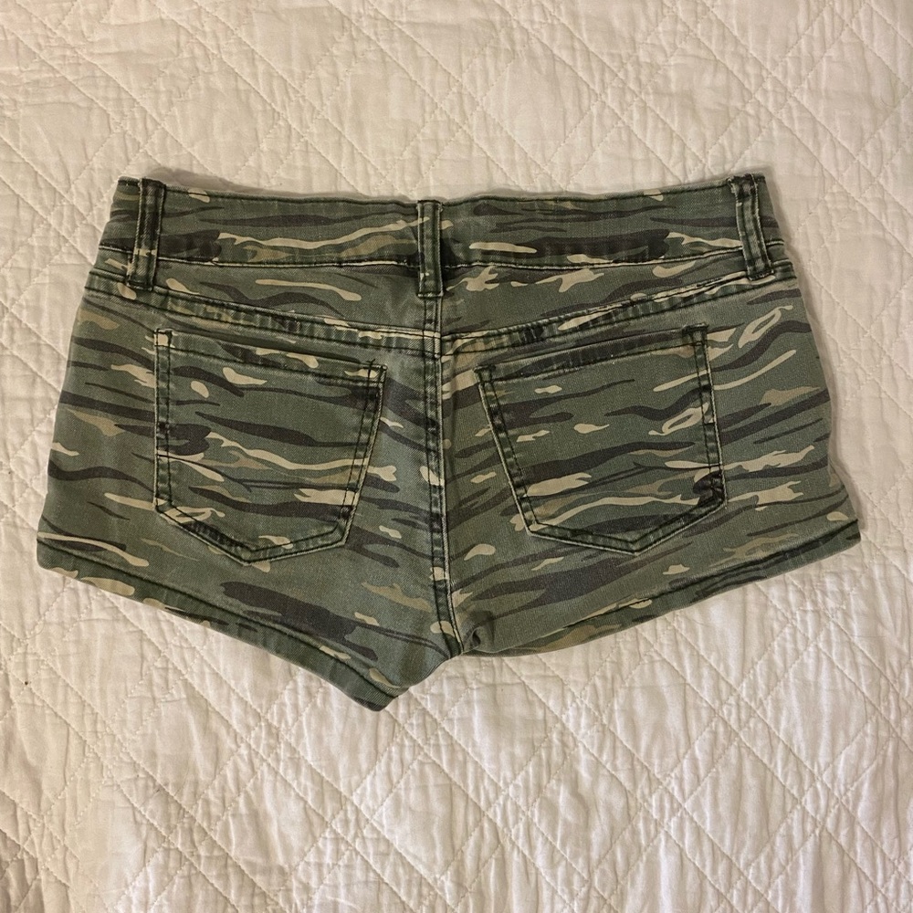 Dollhouse Green Camo Women's Cargo Shorts